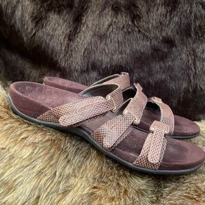 Vionic  Womens sandals Size 9